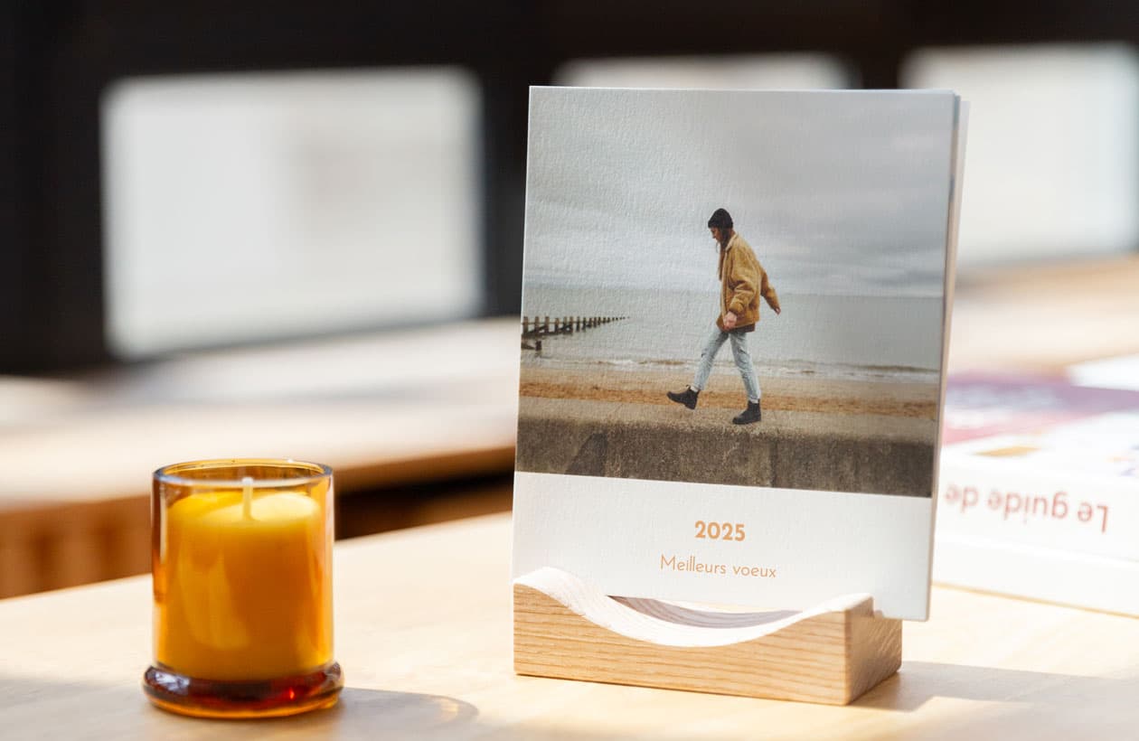 Calendrier à poser sur support en bois