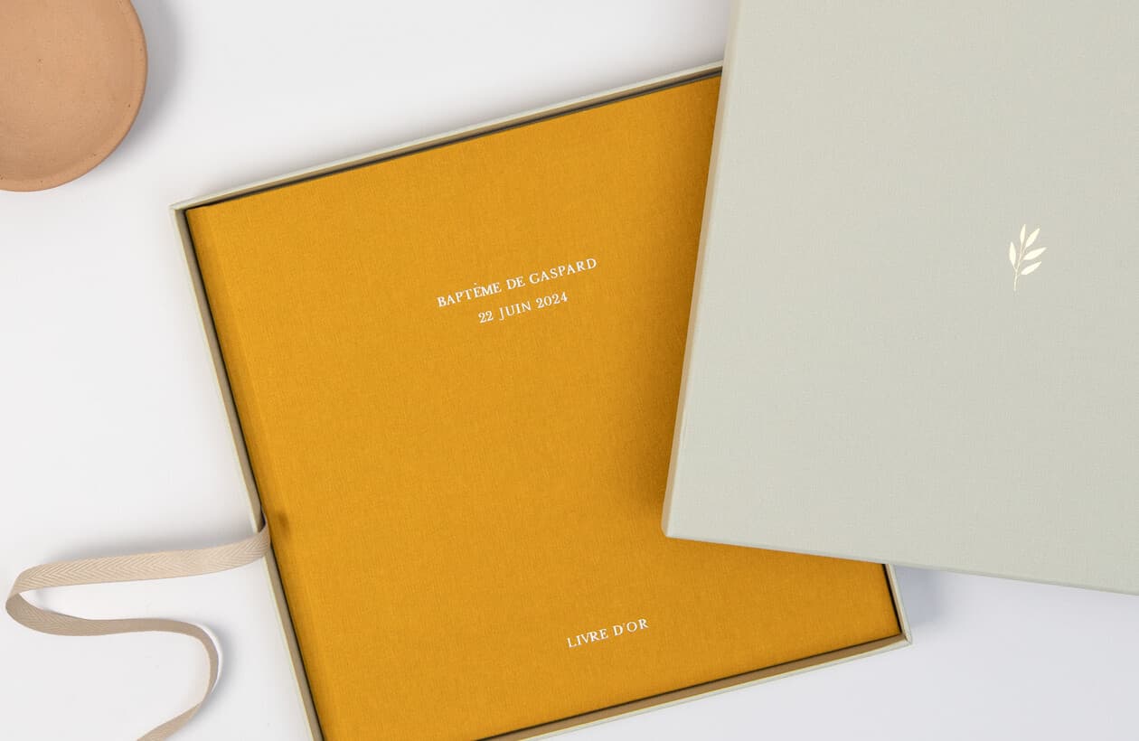 Livre d’or baptême couverture illustrée tissu