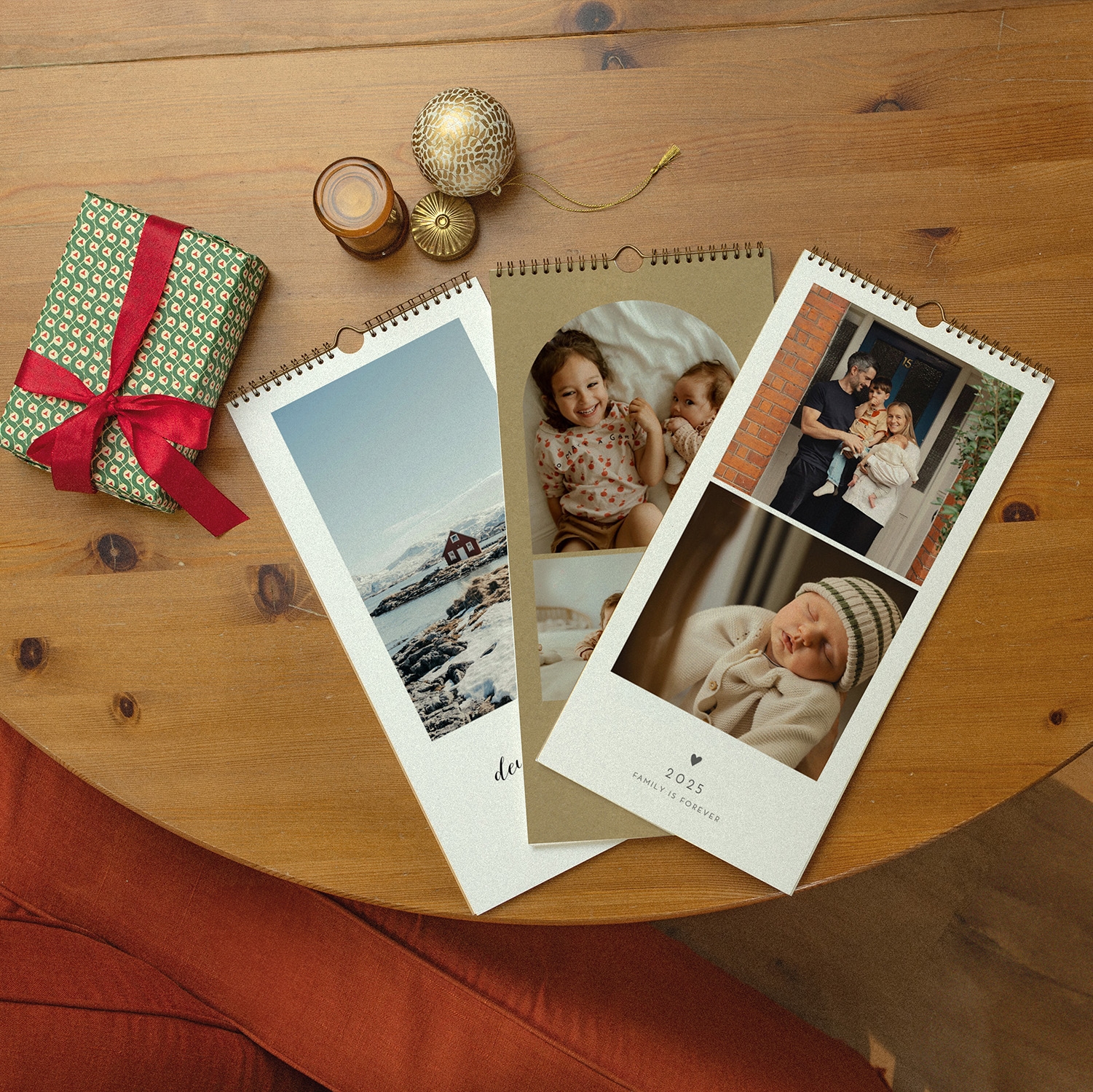 Calendrier mural cases personnalisables Innocence collage